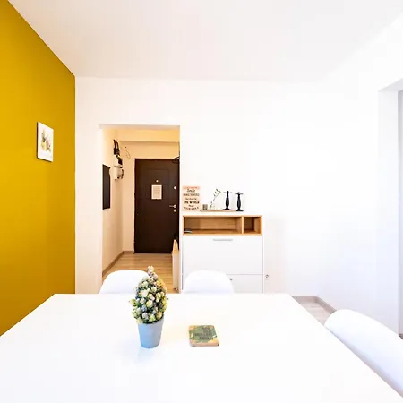 Old Ultracentral Calea Victoriei Bükreş