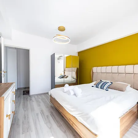 Old Ultracentral Calea Victoriei * Bucharest